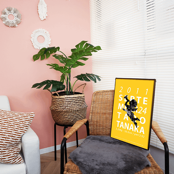 椅子の上に飾っている天使_yellowのエコー写真ポスター